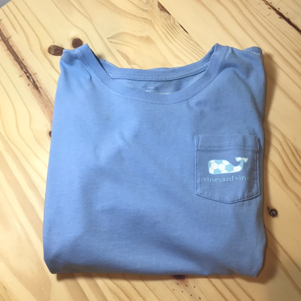 Vineyard Vines T-shirt. Size L (14) unisex Color light blue.
